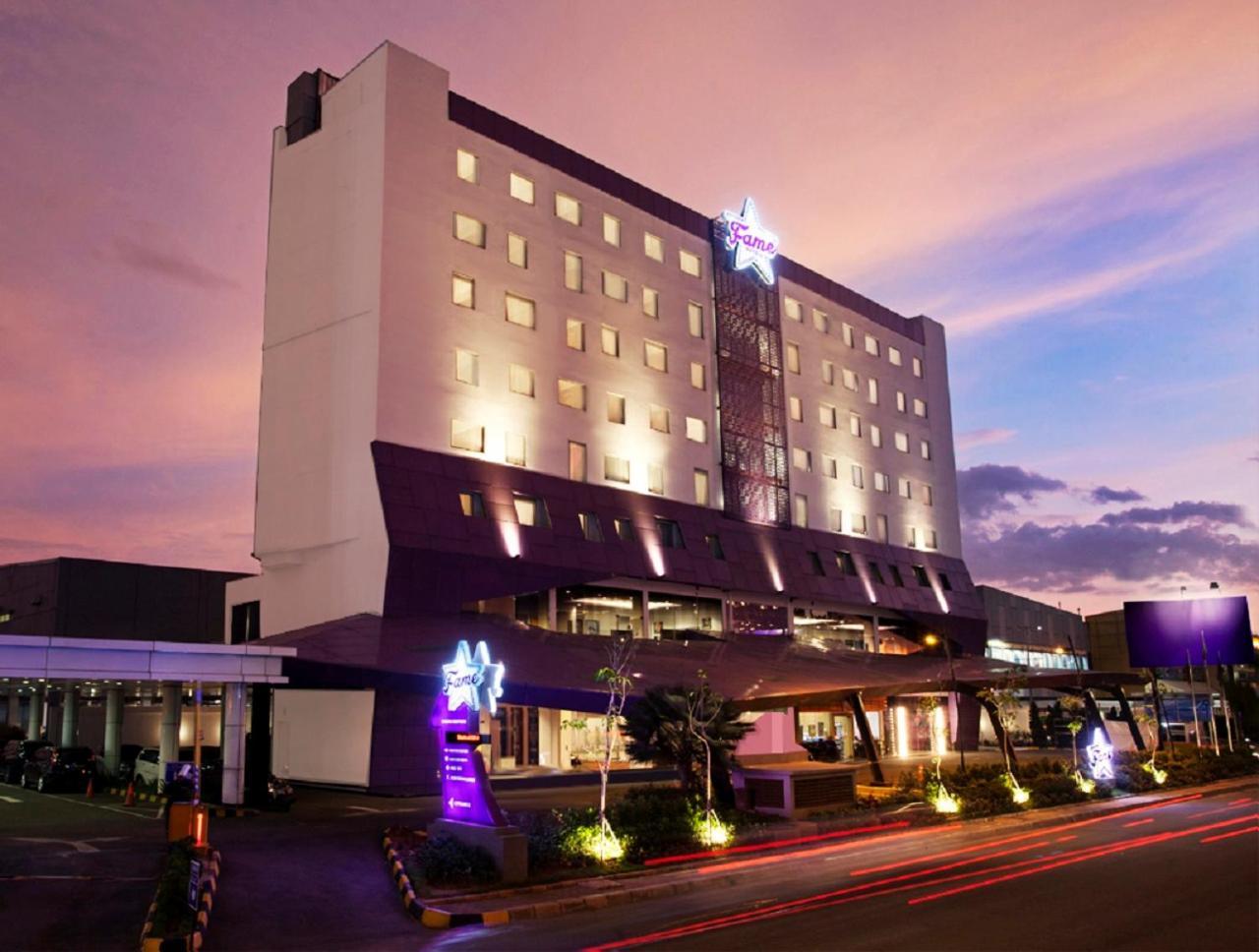 Fame Hotel Gading Serpong Tangerang Exterior foto